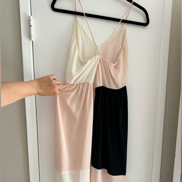 Chic Colorblock Dress - Picture 4 of 14
